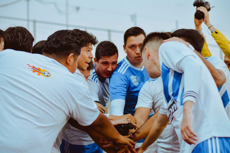 Sportteam in teamhuddle